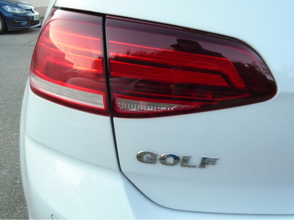 2018 Volkswagen Golf - image 18