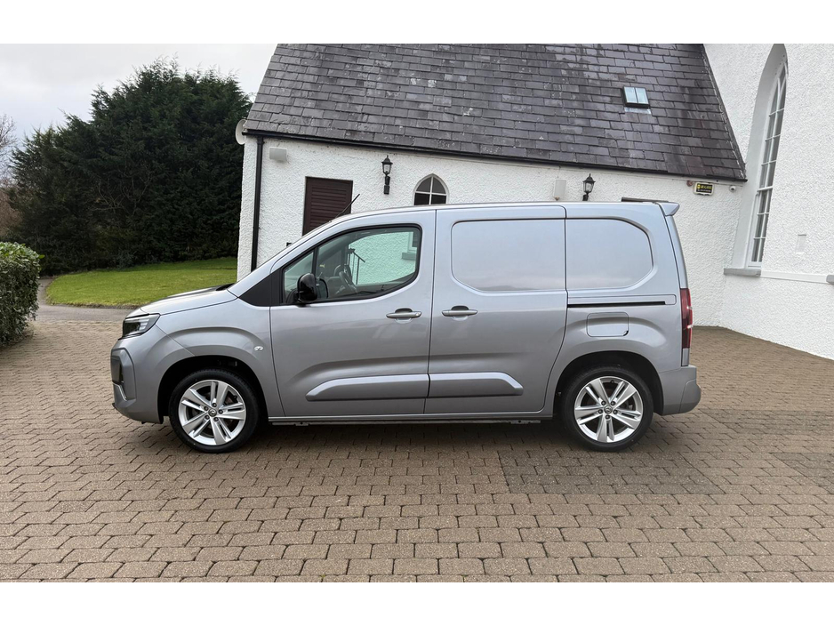 2024 Opel Combo SPORT L1H1-1.5 100PS D-6SP NO VAT! €23,450