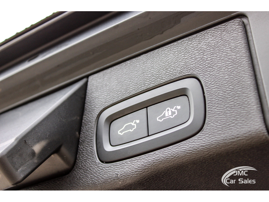 2022 Volvo XC60 - image 30