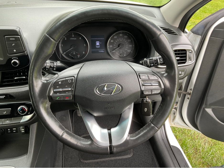 2017 Hyundai i30 - image 13