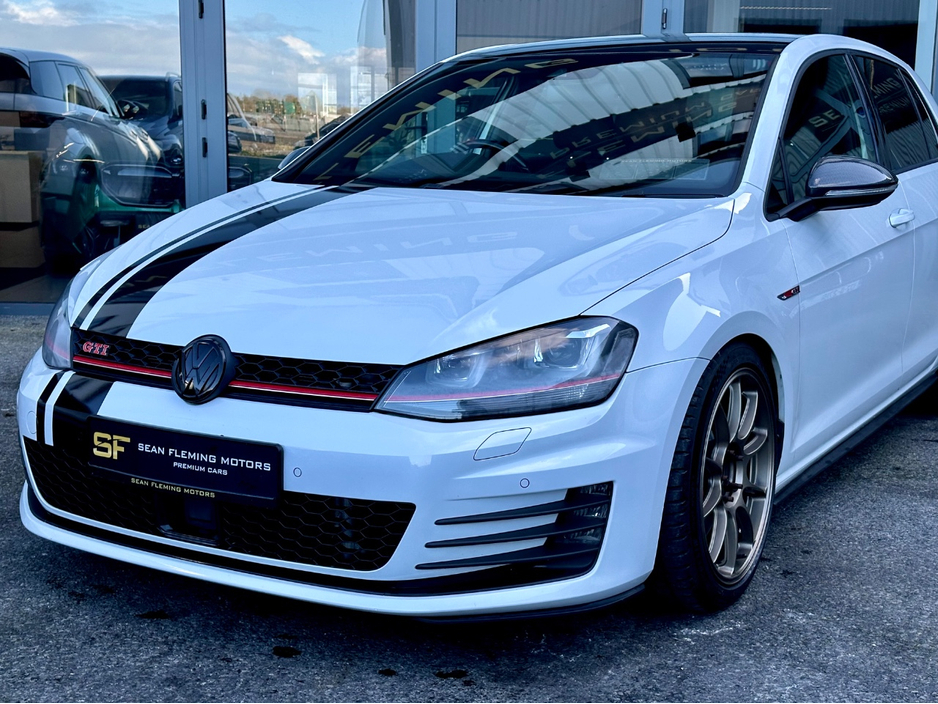 2014 Volkswagen Golf - image 3