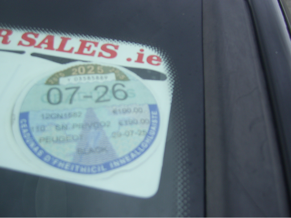 2012 Peugeot 308 - image 2