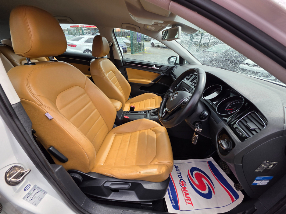 2014 Volkswagen Golf - image 2