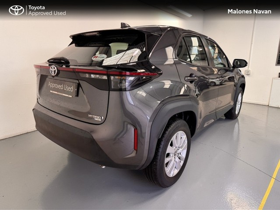 2023 Toyota Yaris Cross - image 2