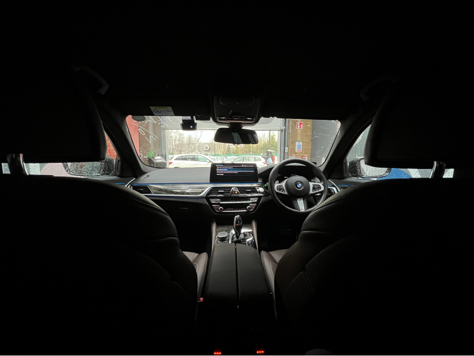 2020 BMW 5 Series - image 19