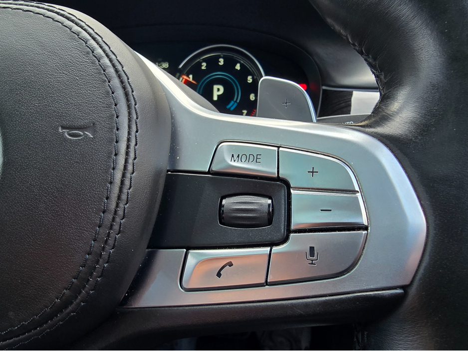 2018 BMW 7 Series - image 27