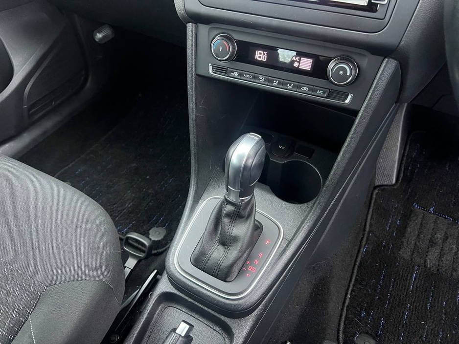 2017 Volkswagen Polo COMFORTLINE 1.2 TSI // 15" ALLOYS // REVERSE CAMERA // DIGITAL CLIMATE CONTROL €13,900