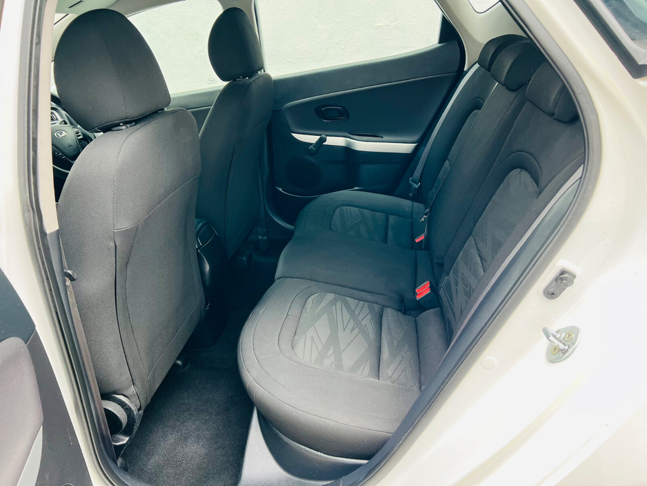 2016 Kia Ceed - image 4