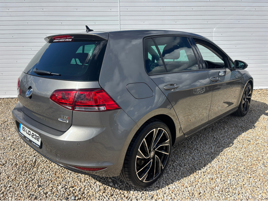 2015 Volkswagen Golf - image 14