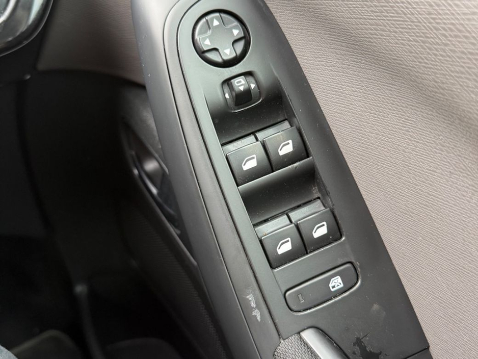 2014 Citroen C4 - image 11