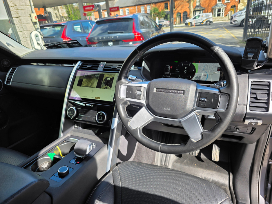 2021 Land Rover Discovery - image 10