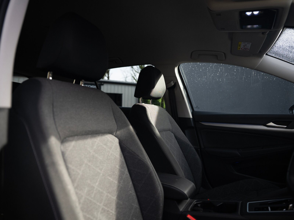 2022 Volkswagen Golf - image 13