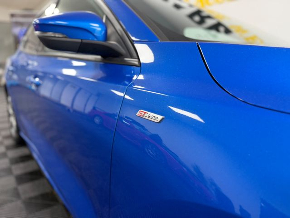 2020 Ford Focus St-line 5D 1.0T 125 €21,777