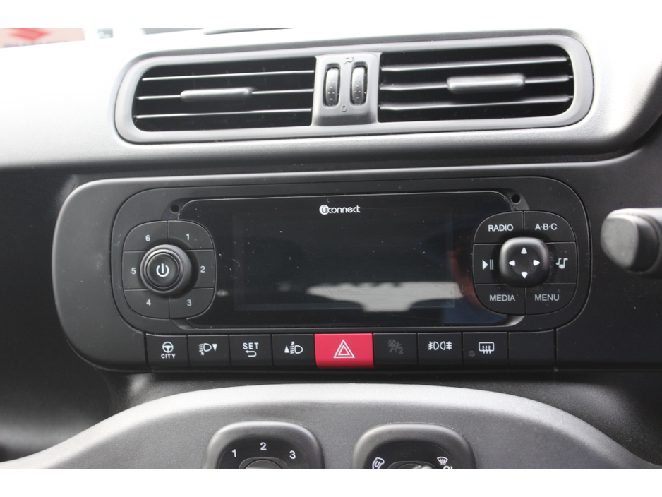 2017 Fiat Panda - image 10