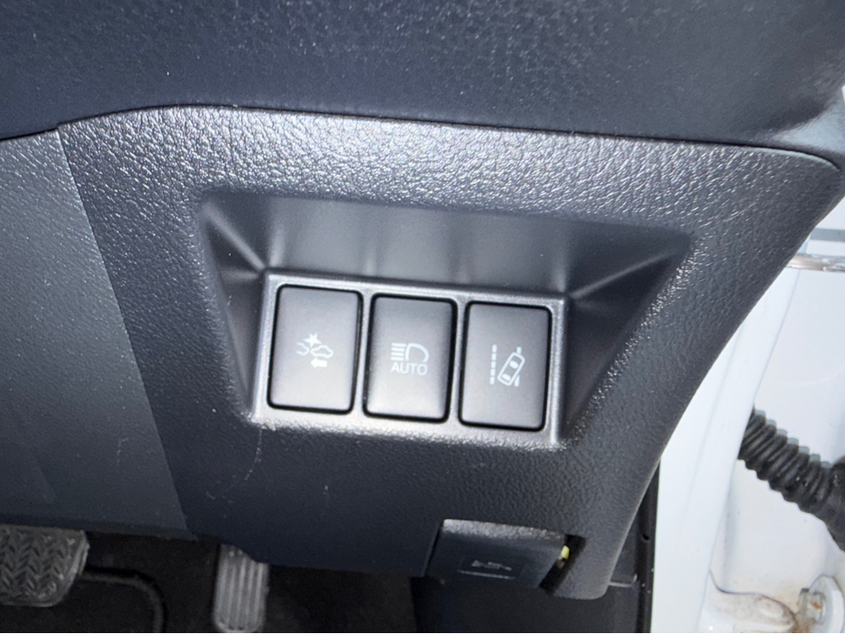 2017 Toyota Yaris Self charge Hybrid - Low Mileage - Fantastic Spec €14,750