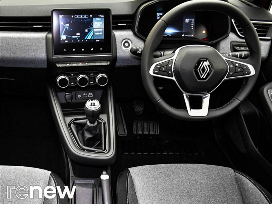 2025 Renault Clio - image 24