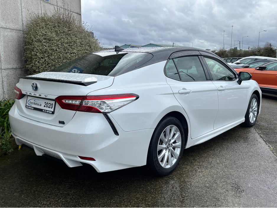 2020 Toyota Camry - image 4