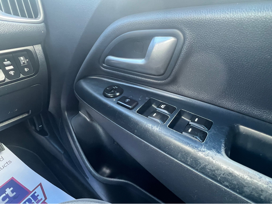 2015 Kia Rio - image 15