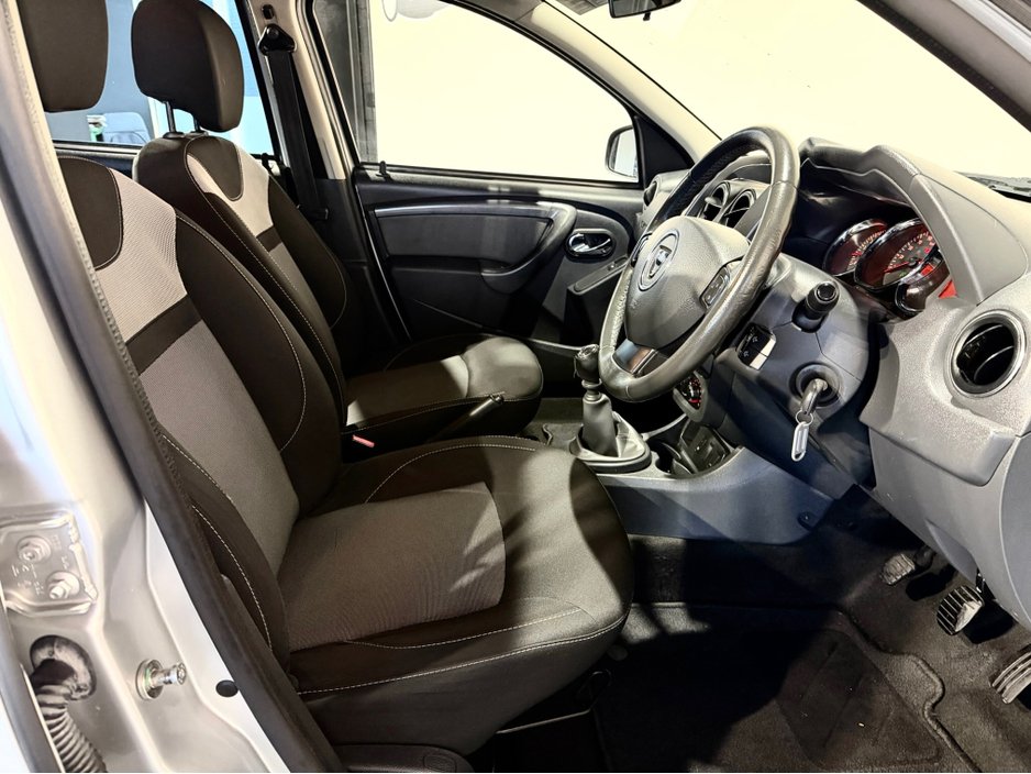 2016 Dacia Duster - image 8