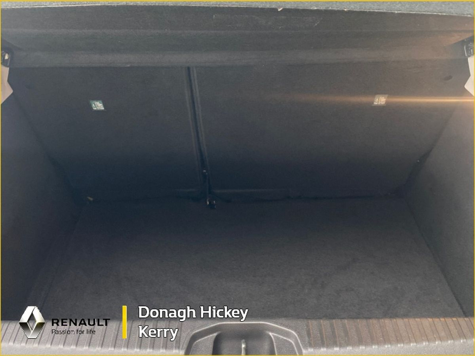 2022 Renault Clio - image 14