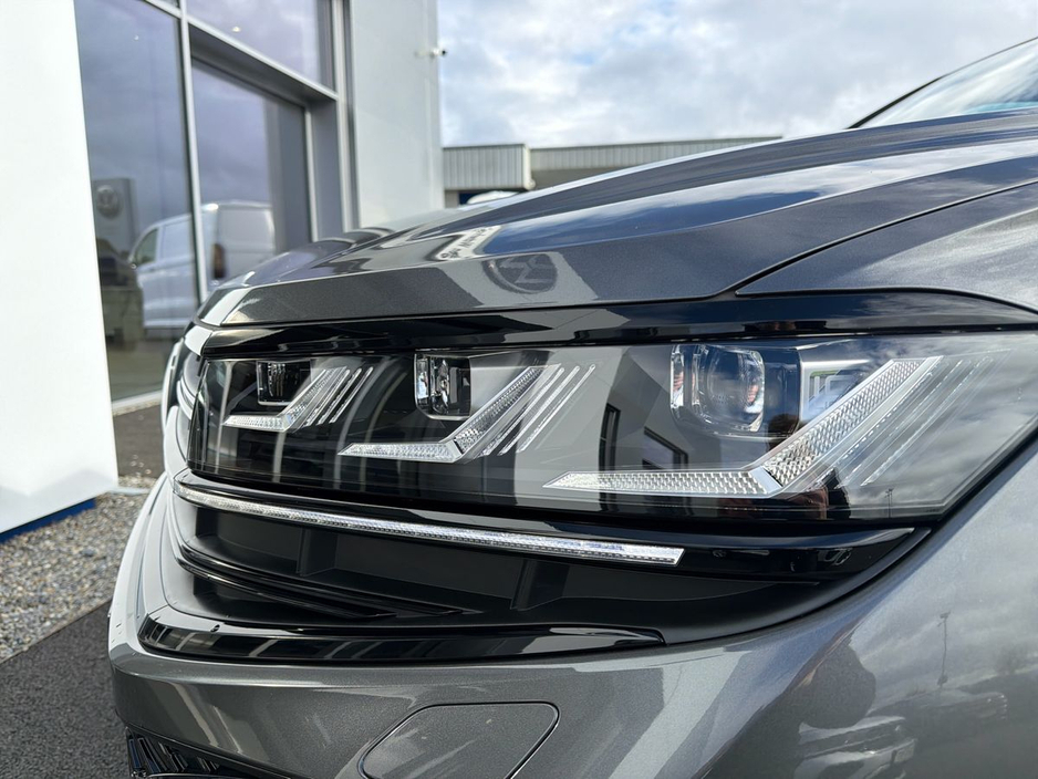 2026 Volkswagen Touareg R-Line (COMMERCIAL)