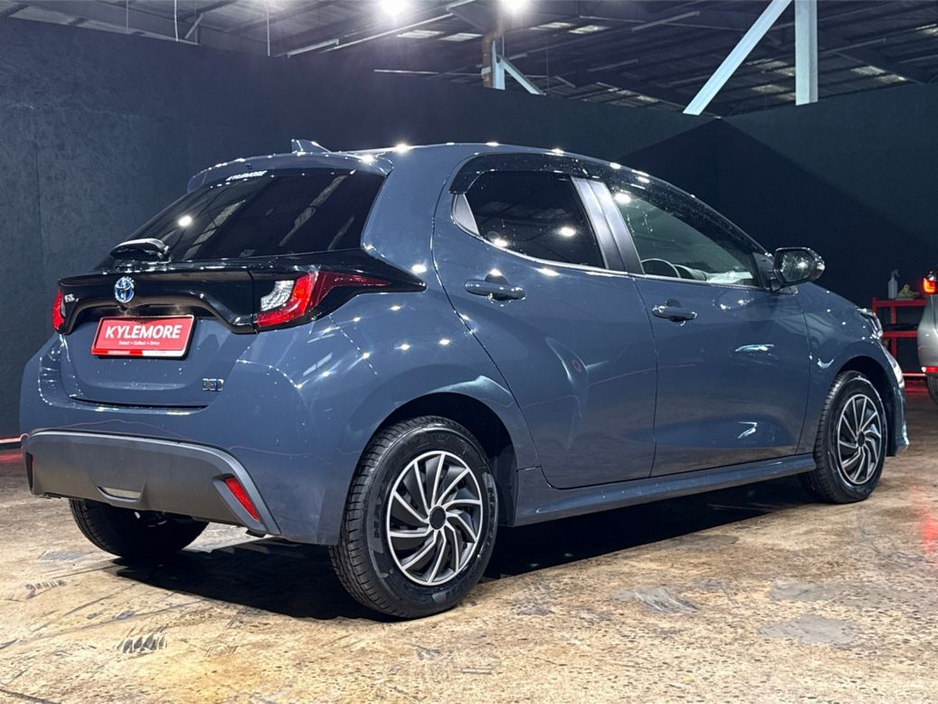 2024 Toyota Yaris - image 3