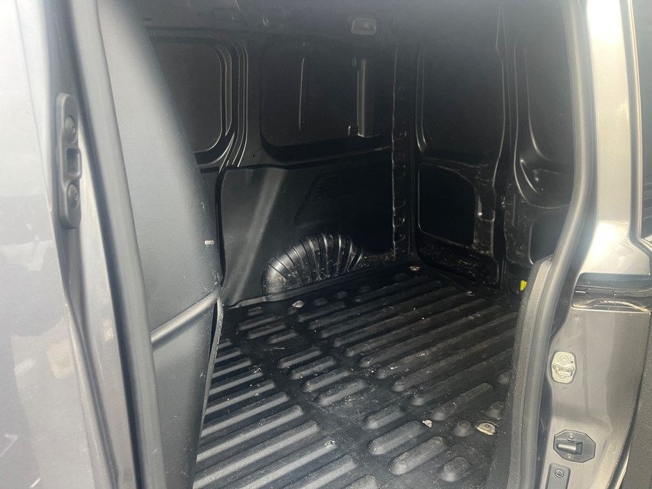 2021 Peugeot Partner - image 8