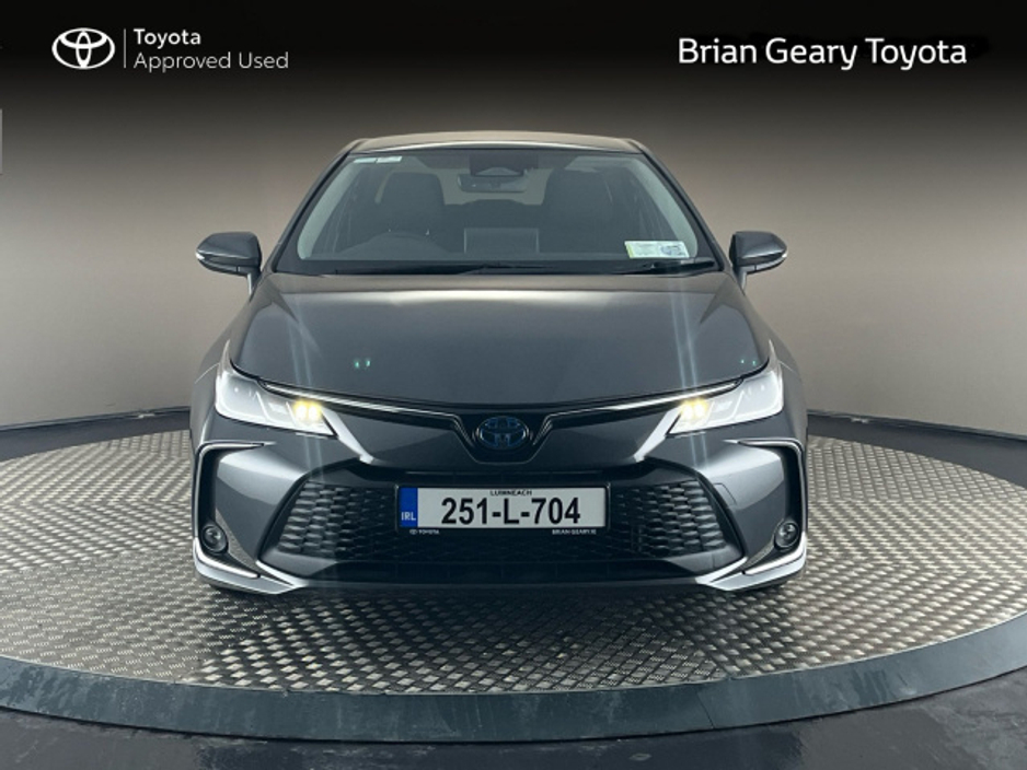 2025 Toyota Corolla HYBRID LUNA SPORT SALOON €33,950