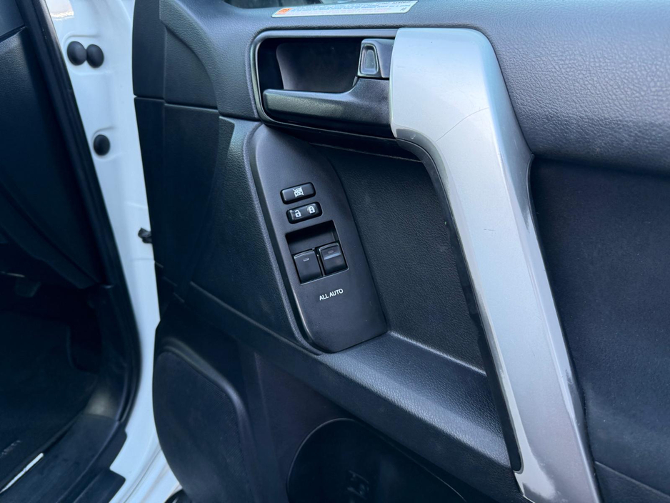 2021 Toyota Landcruiser LAND CRU SWB COMMERCIAL 2DR, VAT INVOICE , Fully Serviced , New 12 MTH DOE , Reverse Camera , 2.8 Dsl Manual , € 143 p/w & €17,950 Trade in / Deposit , Cruise Control , Dual Climate Control , €38,980