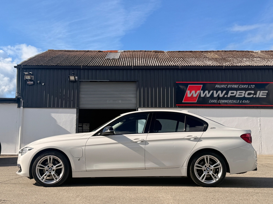 2016 BMW 3 Series - image 22