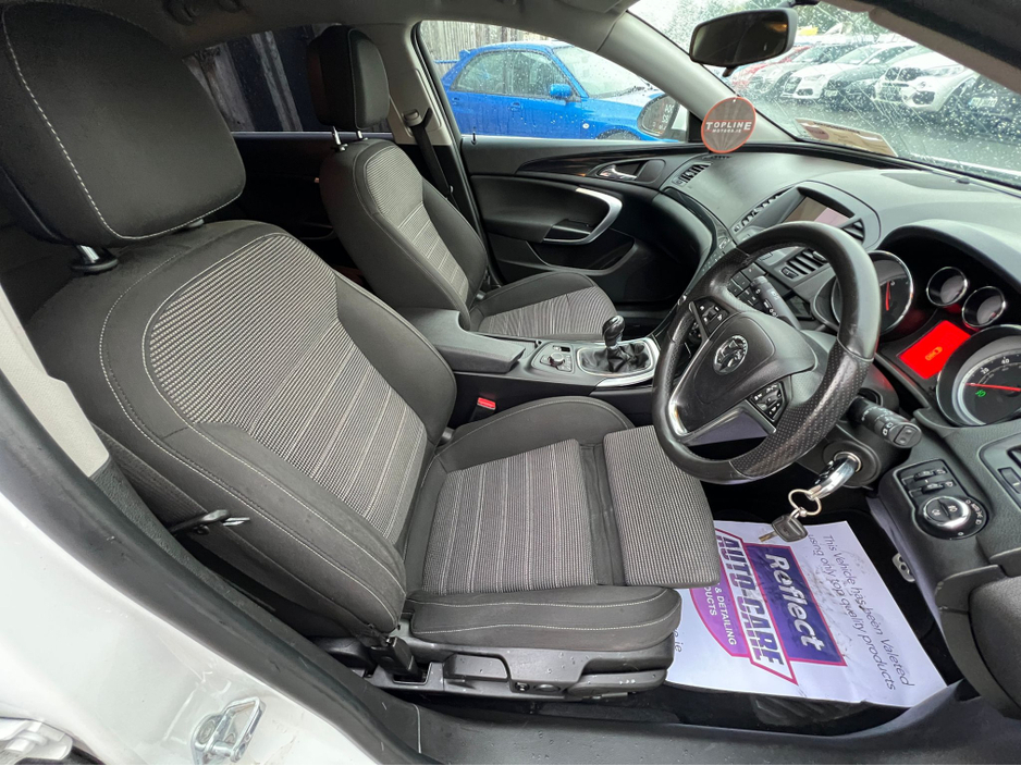 2012 Opel Insignia - image 10