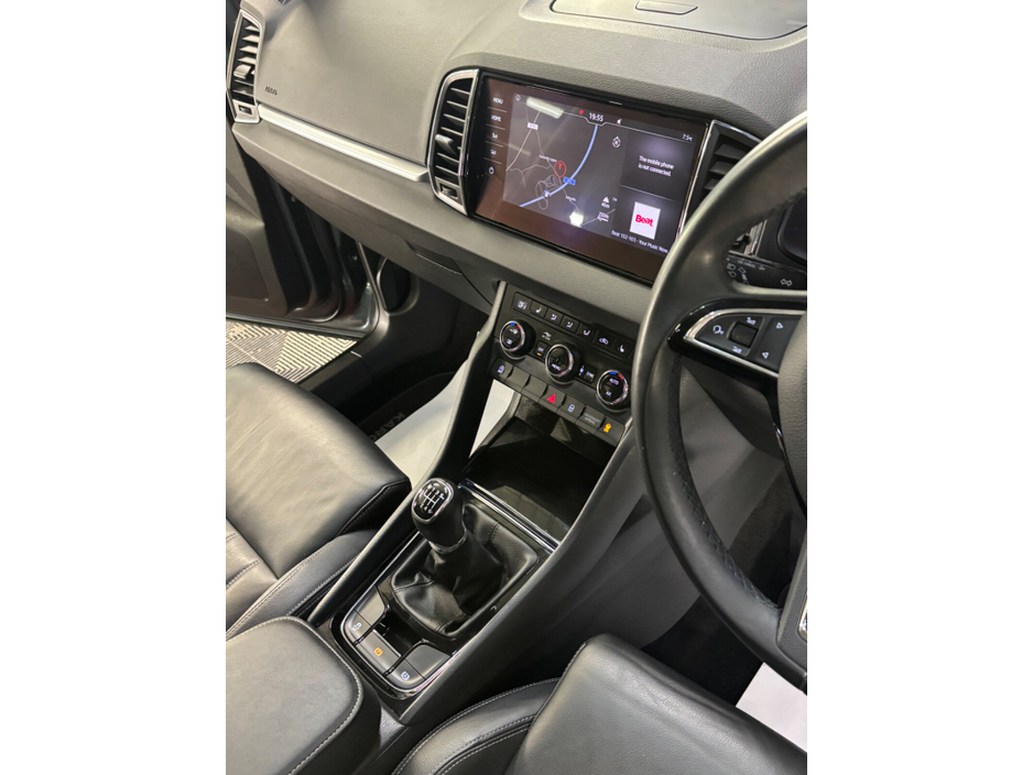 2020 Skoda Karoq - image 9