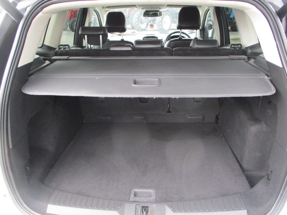 2016 Ford Kuga - image 10