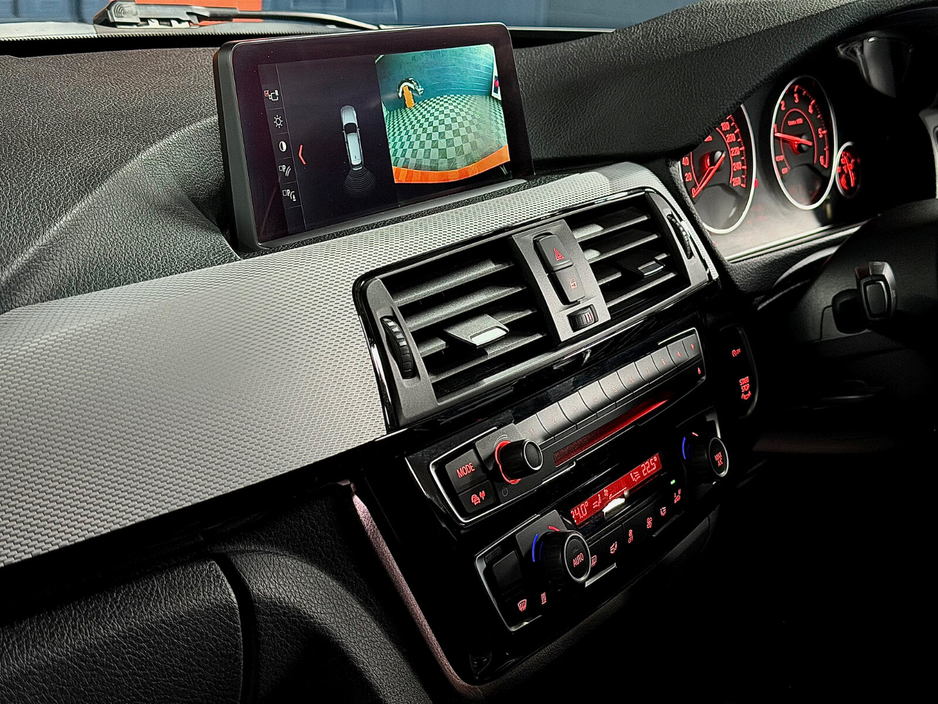 2017 BMW 3 Series - image 5