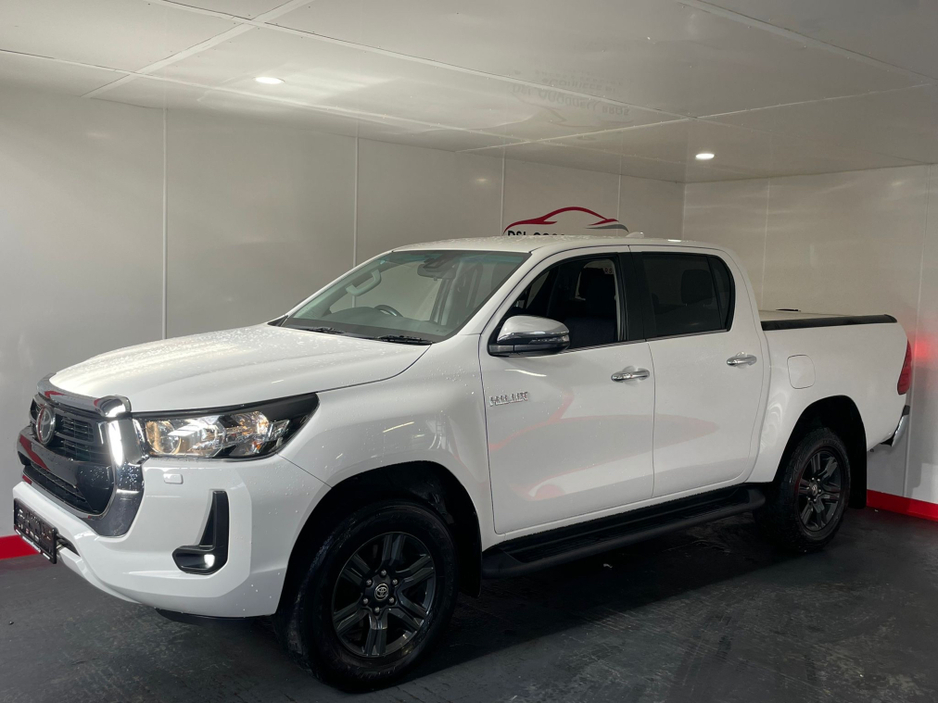 2023 Toyota Hilux - image 2