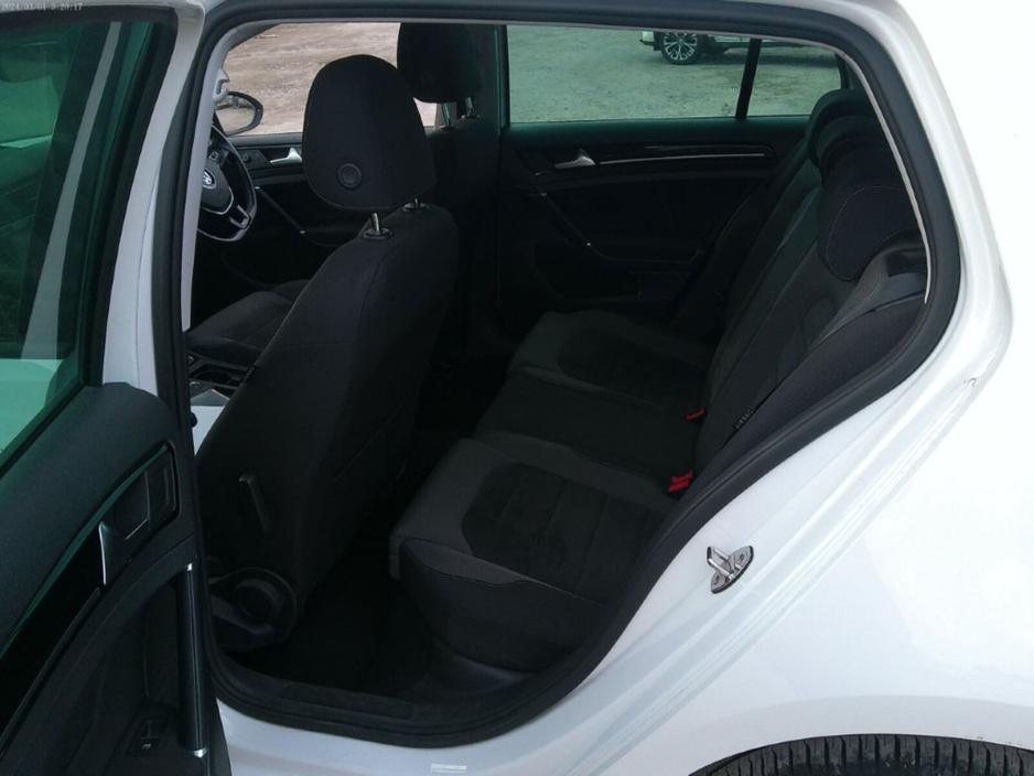 2017 Volkswagen Golf - image 11