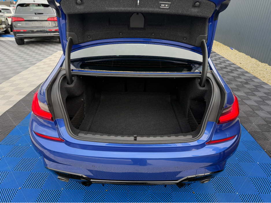 2020 BMW 3 Series - image 33