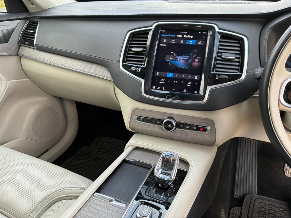 2023 Volvo XC90 - image 8