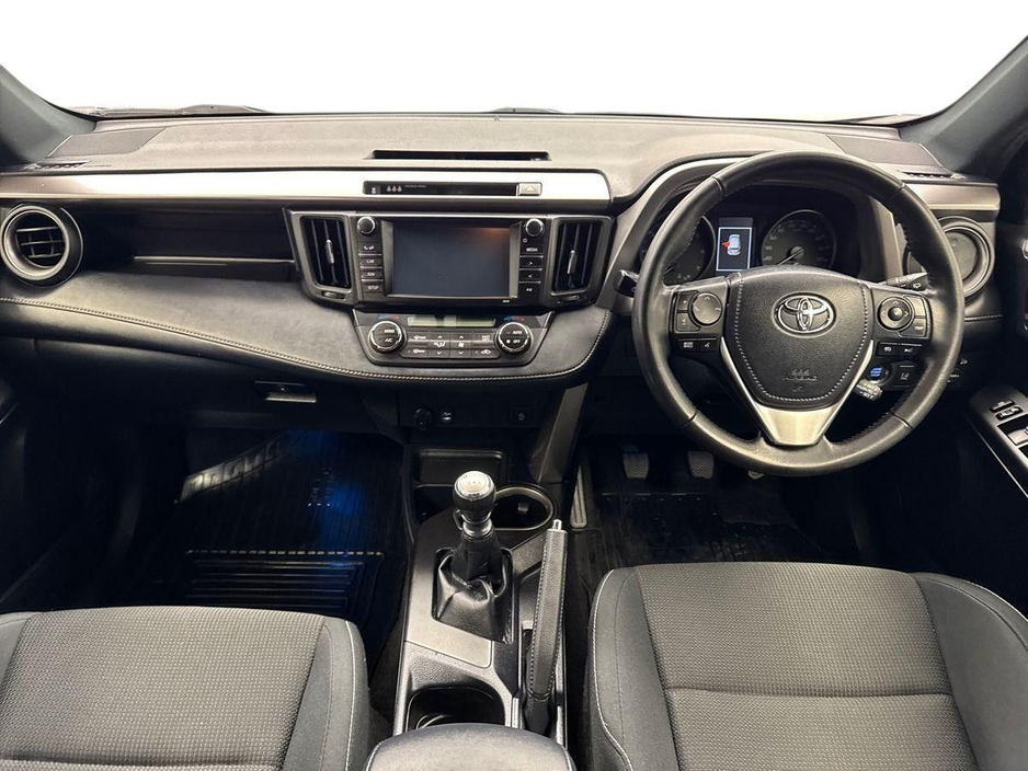 2018 Toyota Rav4 - image 8