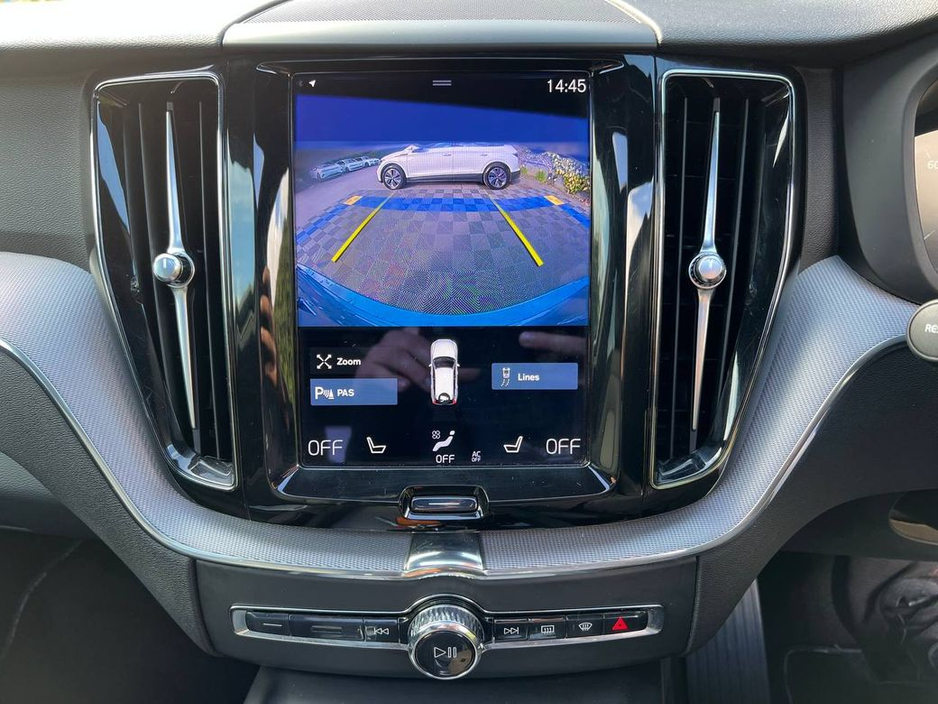 2021 Volvo XC60 - image 8