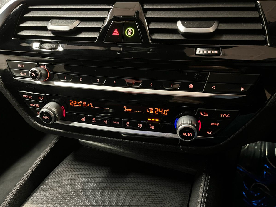 2023 BMW 5 Series - image 7