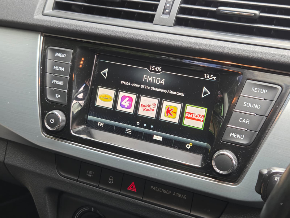 2017 Skoda Fabia - image 2