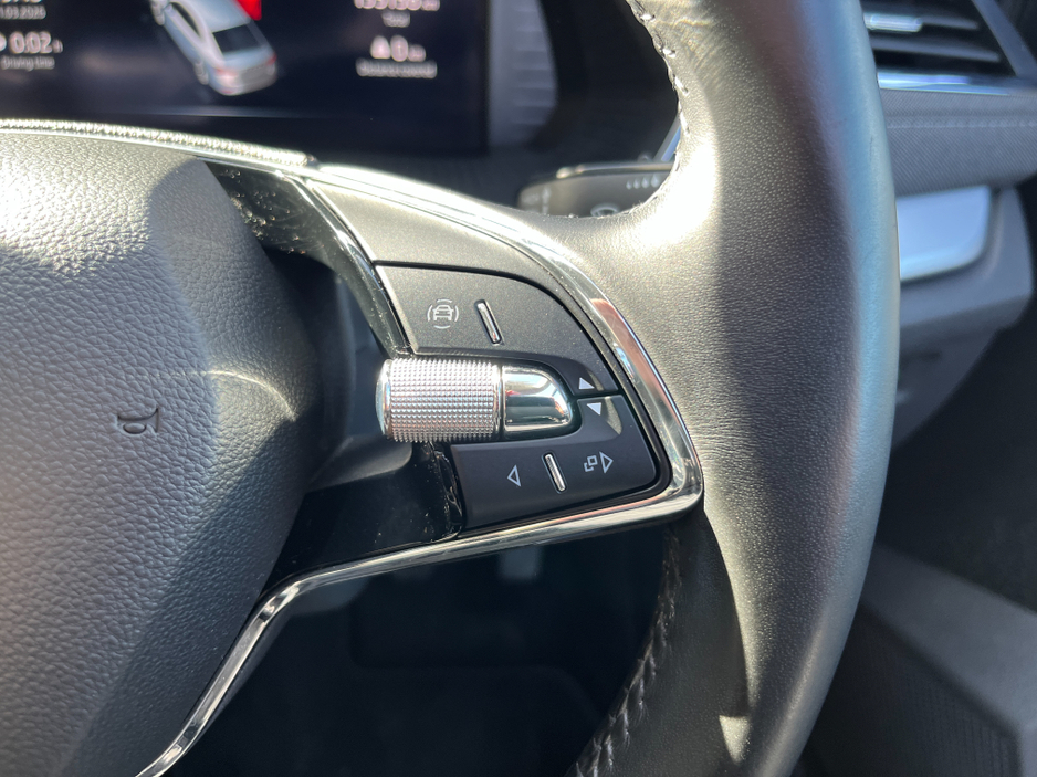 2021 Skoda Octavia - image 24