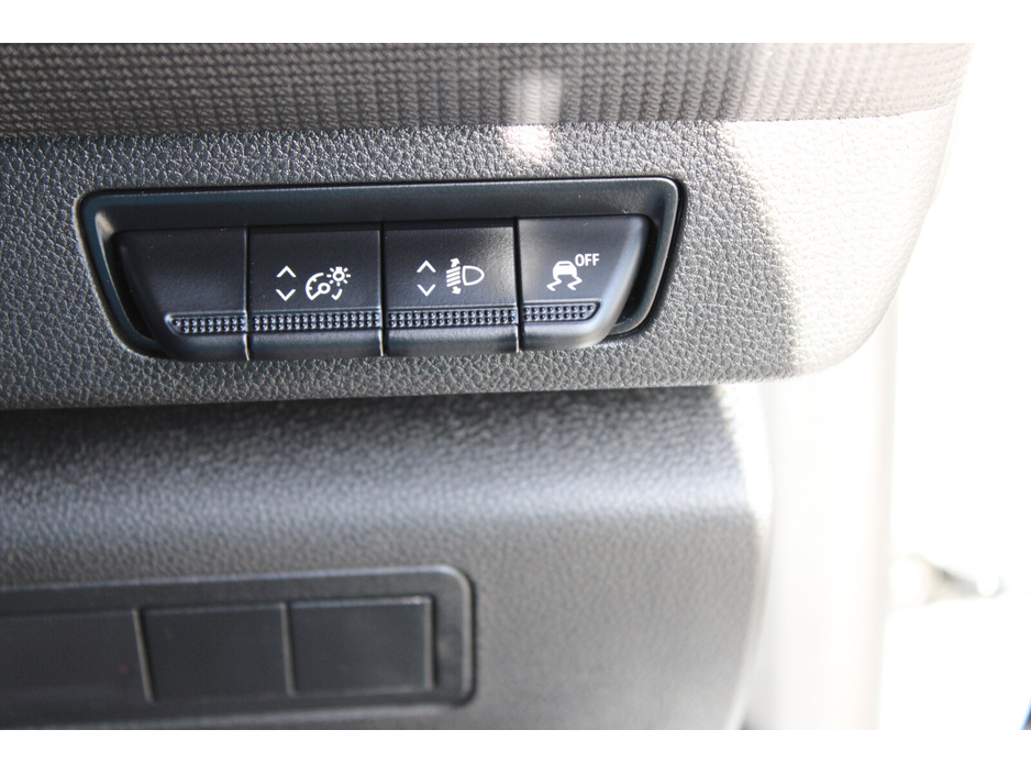 2023 Renault Kangoo - image 26