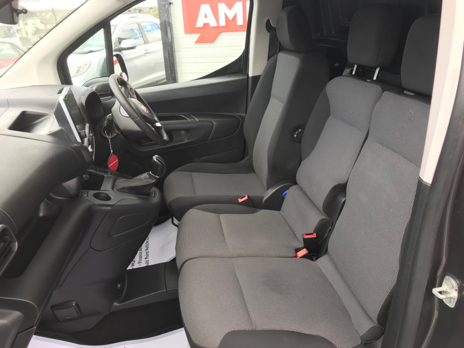 2019 Vauxhall Combo - image 24