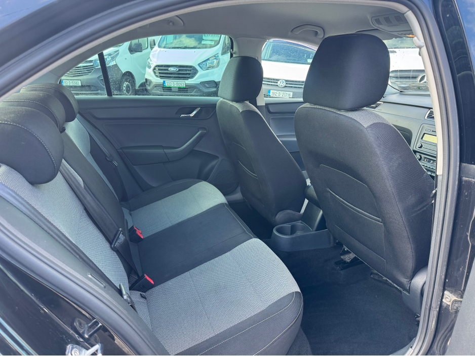 2013 Skoda Rapid - image 11