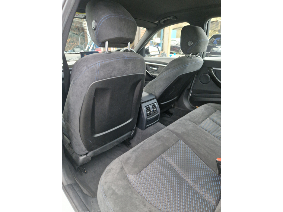 2018 BMW 3 Series - image 17