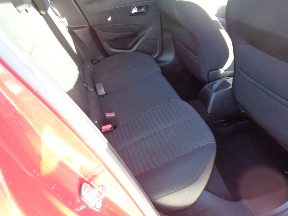 2023 Peugeot 208 - image 5