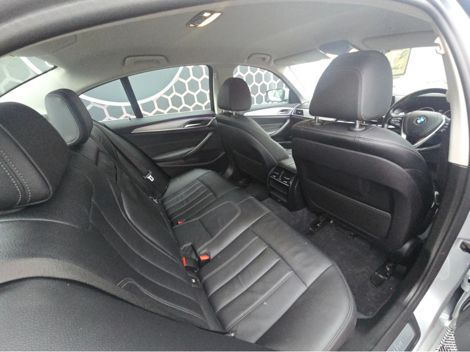 2019 BMW 5 Series - image 14