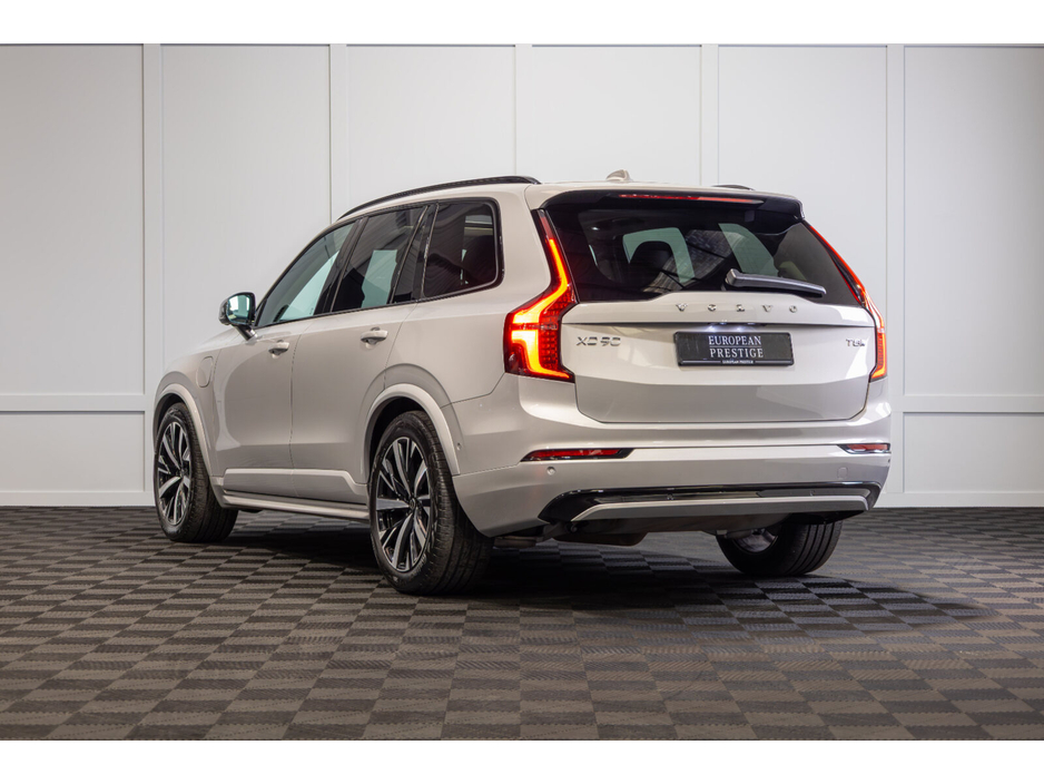 2025 Volvo XC90 - image 4